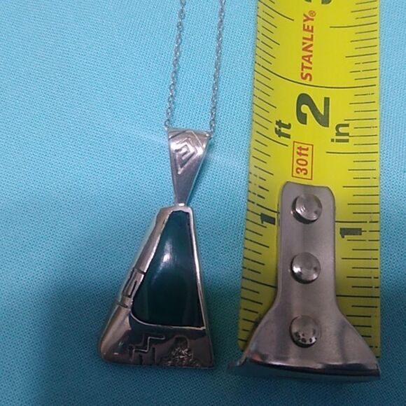 Signed Tom Kill, Malachite Native American Pendant/ silver necklace - Picture 6 of 8